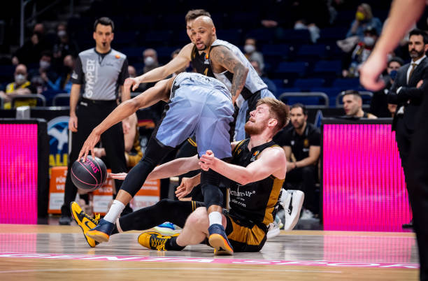 级的中场 级的中场